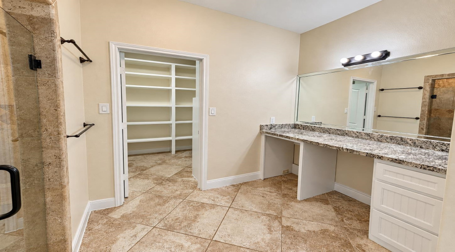 105 Watson Lake Dr, LAREDO, Texas 78041, 3 Bedrooms Bedrooms, 8 Rooms Rooms,2 BathroomsBathrooms,Residential,For Sale,105 Watson Lake Dr,20264775
