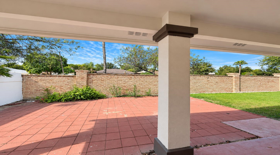 105 Watson Lake Dr, LAREDO, Texas 78041, 3 Bedrooms Bedrooms, 8 Rooms Rooms,2 BathroomsBathrooms,Residential,For Sale,105 Watson Lake Dr,20264775