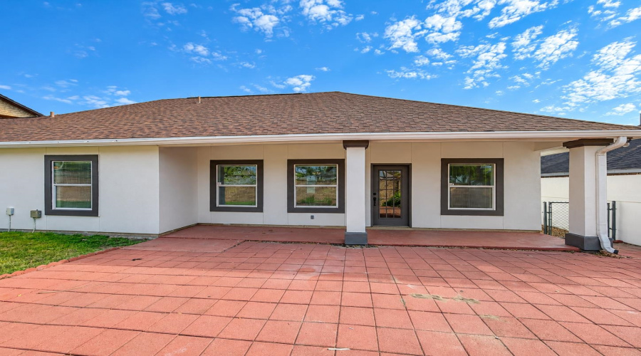 105 Watson Lake Dr, LAREDO, Texas 78041, 3 Bedrooms Bedrooms, 8 Rooms Rooms,2 BathroomsBathrooms,Residential,For Sale,105 Watson Lake Dr,20264775