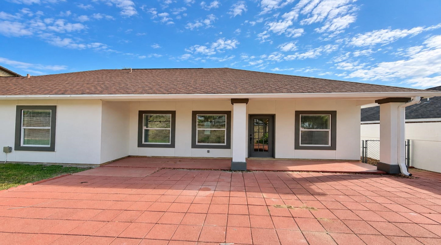 105 Watson Lake Dr, LAREDO, Texas 78041, 3 Bedrooms Bedrooms, 8 Rooms Rooms,2 BathroomsBathrooms,Residential,For Sale,105 Watson Lake Dr,20264775