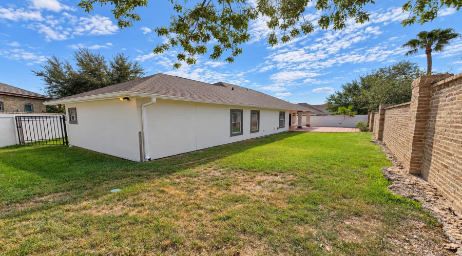 105 Watson Lake Dr, LAREDO, Texas 78041, 3 Bedrooms Bedrooms, 8 Rooms Rooms,2 BathroomsBathrooms,Residential,For Sale,105 Watson Lake Dr,20264775