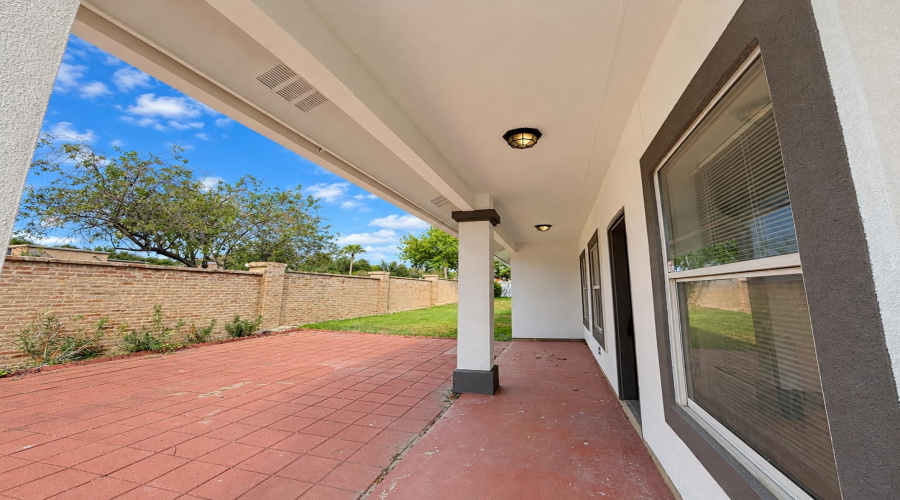 105 Watson Lake Dr, LAREDO, Texas 78041, 3 Bedrooms Bedrooms, 8 Rooms Rooms,2 BathroomsBathrooms,Residential,For Sale,105 Watson Lake Dr,20264775