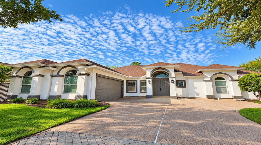 105 Watson Lake Dr, LAREDO, Texas 78041, 3 Bedrooms Bedrooms, 8 Rooms Rooms,2 BathroomsBathrooms,Residential,For Sale,105 Watson Lake Dr,20264775