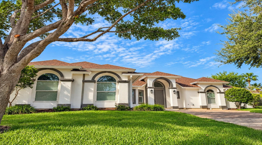 105 Watson Lake Dr, LAREDO, Texas 78041, 3 Bedrooms Bedrooms, 8 Rooms Rooms,2 BathroomsBathrooms,Residential,For Sale,105 Watson Lake Dr,20264775