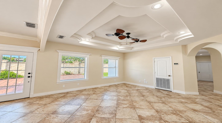 105 Watson Lake Dr, LAREDO, Texas 78041, 3 Bedrooms Bedrooms, 8 Rooms Rooms,2 BathroomsBathrooms,Residential,For Sale,105 Watson Lake Dr,20264775