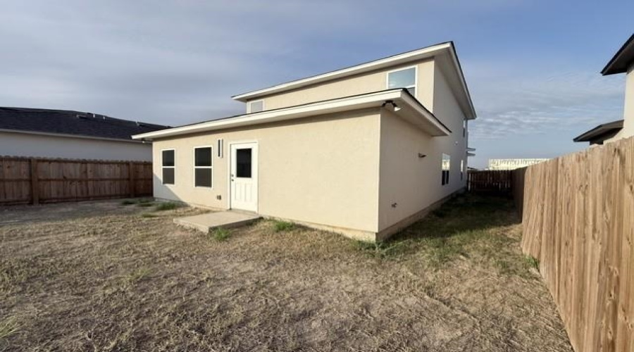 9975 Grotto Dr., Laredo, Texas 78045, 4 Bedrooms Bedrooms, 5 Rooms Rooms,2 BathroomsBathrooms,Residential,For Rent,9975 Grotto Dr.,20264781