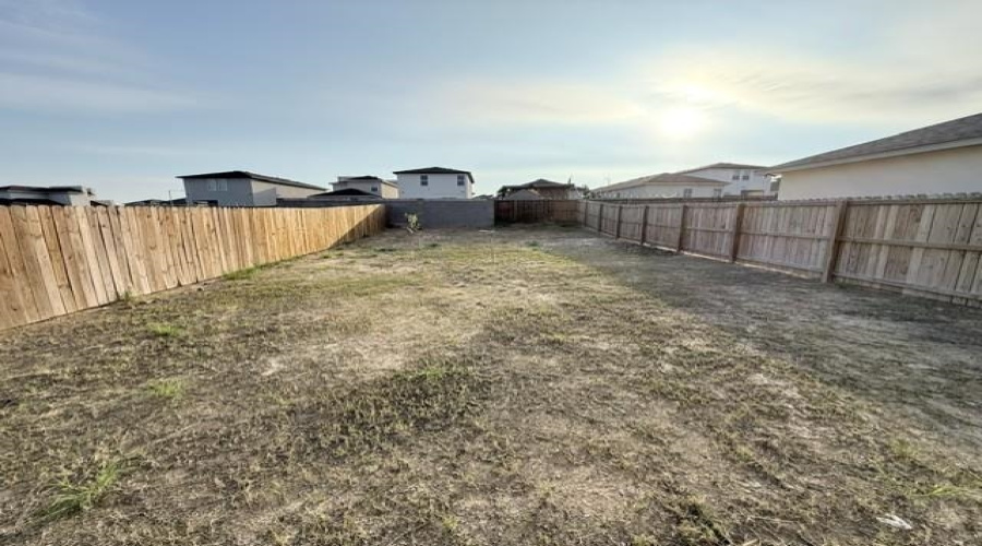 9975 Grotto Dr., Laredo, Texas 78045, 4 Bedrooms Bedrooms, 5 Rooms Rooms,2 BathroomsBathrooms,Residential,For Rent,9975 Grotto Dr.,20264781