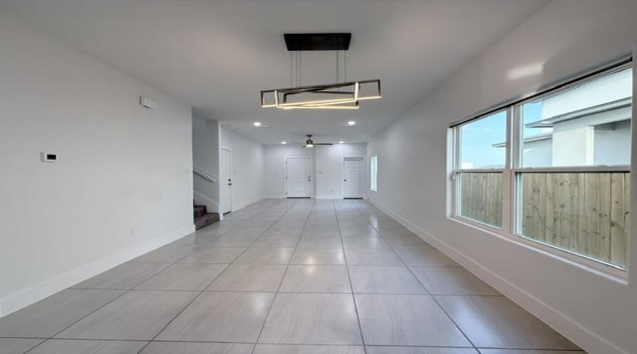 9975 Grotto Dr., Laredo, Texas 78045, 4 Bedrooms Bedrooms, 5 Rooms Rooms,2 BathroomsBathrooms,Residential,For Rent,9975 Grotto Dr.,20264781