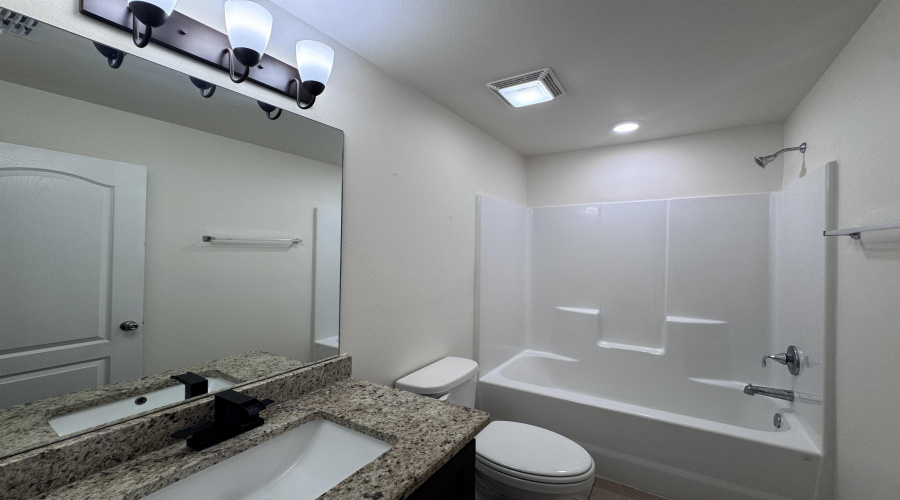 1107 Port Texas Dr., Laredo, Texas 78045, 3 Bedrooms Bedrooms, 3 Rooms Rooms,2 BathroomsBathrooms,Residential,For Rent,1107 Port Texas Dr.,20264782