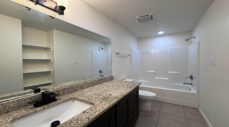 1107 Port Texas Dr., Laredo, Texas 78045, 3 Bedrooms Bedrooms, 3 Rooms Rooms,2 BathroomsBathrooms,Residential,For Rent,1107 Port Texas Dr.,20264782