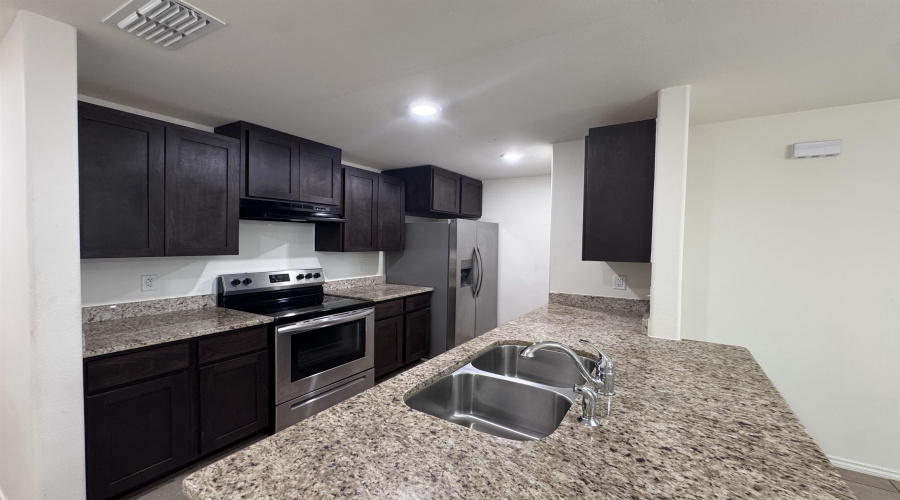 1107 Port Texas Dr., Laredo, Texas 78045, 3 Bedrooms Bedrooms, 3 Rooms Rooms,2 BathroomsBathrooms,Residential,For Rent,1107 Port Texas Dr.,20264782