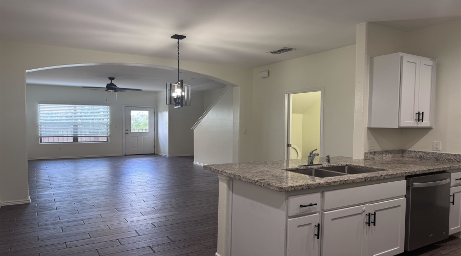 5505 Montevista Dr., Laredo, Texas 78041, 3 Bedrooms Bedrooms, 3 Rooms Rooms,2 BathroomsBathrooms,Residential,For Rent,5505 Montevista Dr.,20264783