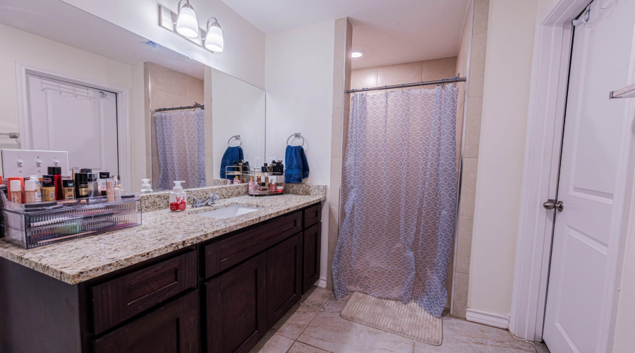 2207 Durazno Ct., Laredo, Texas 78046-0000, 4 Bedrooms Bedrooms, 7 Rooms Rooms,2 BathroomsBathrooms,Residential,For Sale,2207 Durazno Ct.,20264785