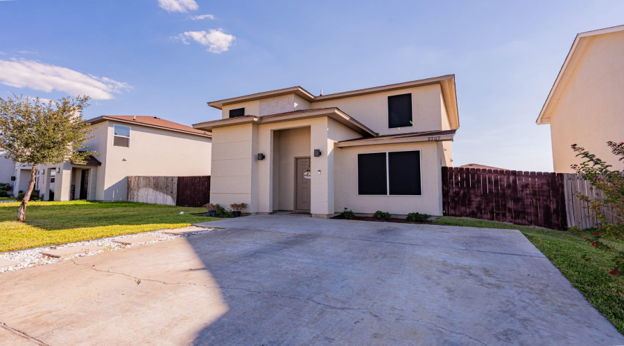 2207 Durazno Ct., Laredo, Texas 78046-0000, 4 Bedrooms Bedrooms, 7 Rooms Rooms,2 BathroomsBathrooms,Residential,For Sale,2207 Durazno Ct.,20264785