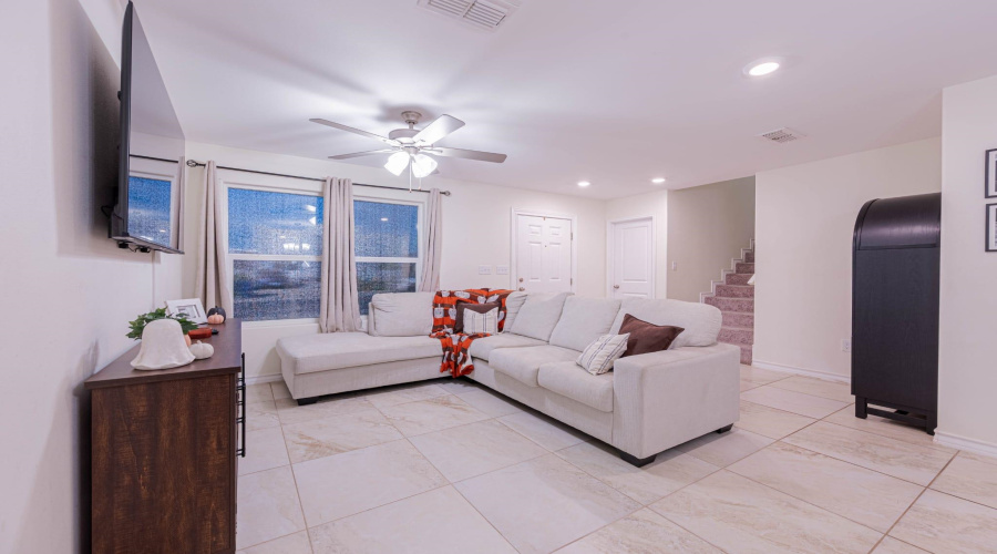 2207 Durazno Ct., Laredo, Texas 78046-0000, 4 Bedrooms Bedrooms, 7 Rooms Rooms,2 BathroomsBathrooms,Residential,For Sale,2207 Durazno Ct.,20264785