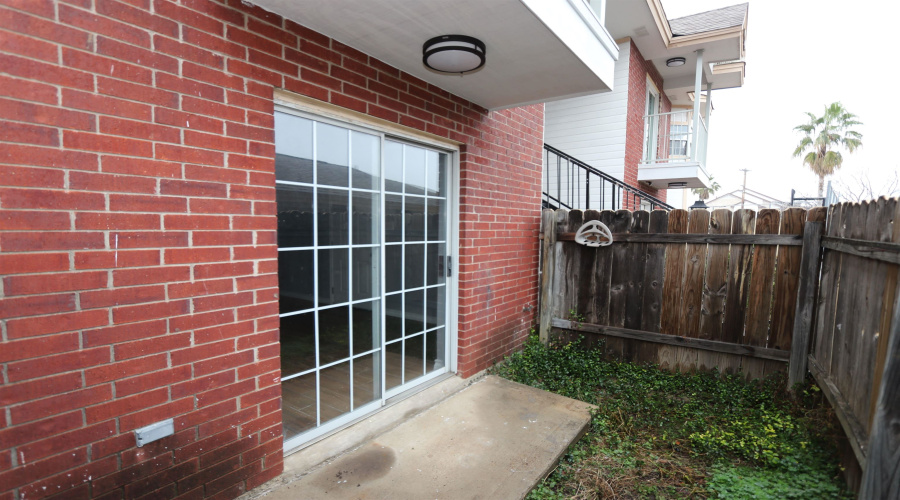 1205 International Blvd, Laredo, Texas 78045, 2 Bedrooms Bedrooms, 5 Rooms Rooms,2 BathroomsBathrooms,Residential,For Rent,1205 International Blvd,20264786