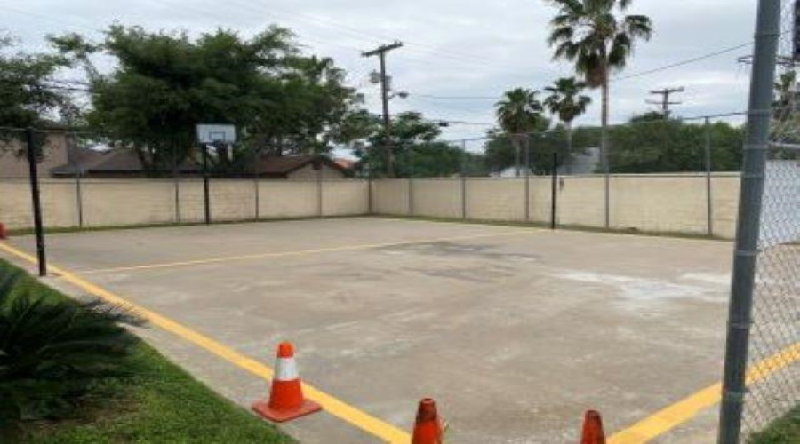1205 International Blvd, Laredo, Texas 78045, 2 Bedrooms Bedrooms, 5 Rooms Rooms,2 BathroomsBathrooms,Residential,For Rent,1205 International Blvd,20264786