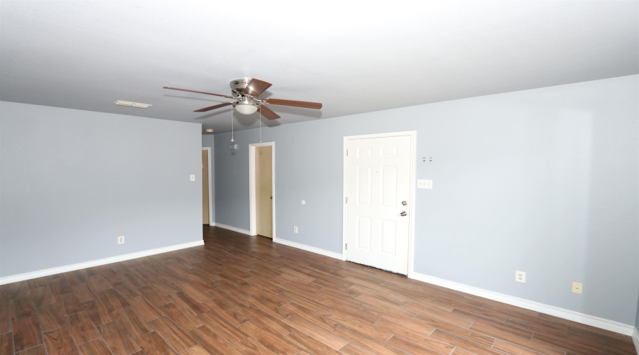 1205 International Blvd, Laredo, Texas 78045, 2 Bedrooms Bedrooms, 5 Rooms Rooms,2 BathroomsBathrooms,Residential,For Rent,1205 International Blvd,20264786