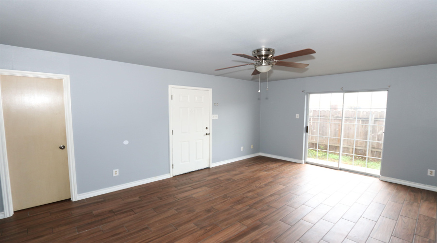 1205 International Blvd, Laredo, Texas 78045, 2 Bedrooms Bedrooms, 5 Rooms Rooms,2 BathroomsBathrooms,Residential,For Rent,1205 International Blvd,20264786