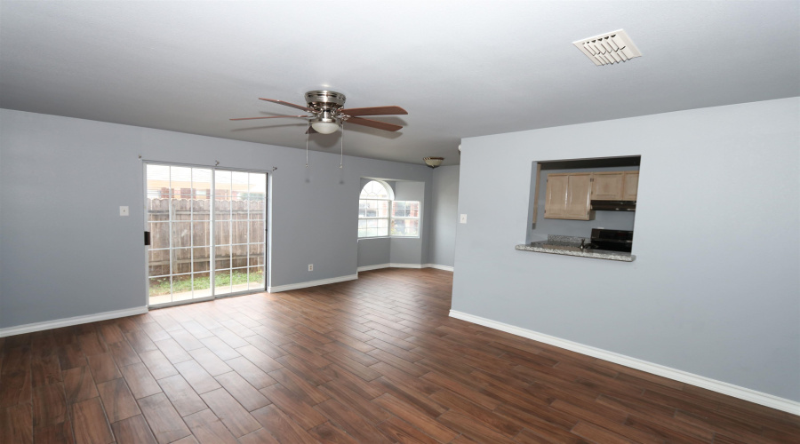 1205 International Blvd, Laredo, Texas 78045, 2 Bedrooms Bedrooms, 5 Rooms Rooms,2 BathroomsBathrooms,Residential,For Rent,1205 International Blvd,20264786