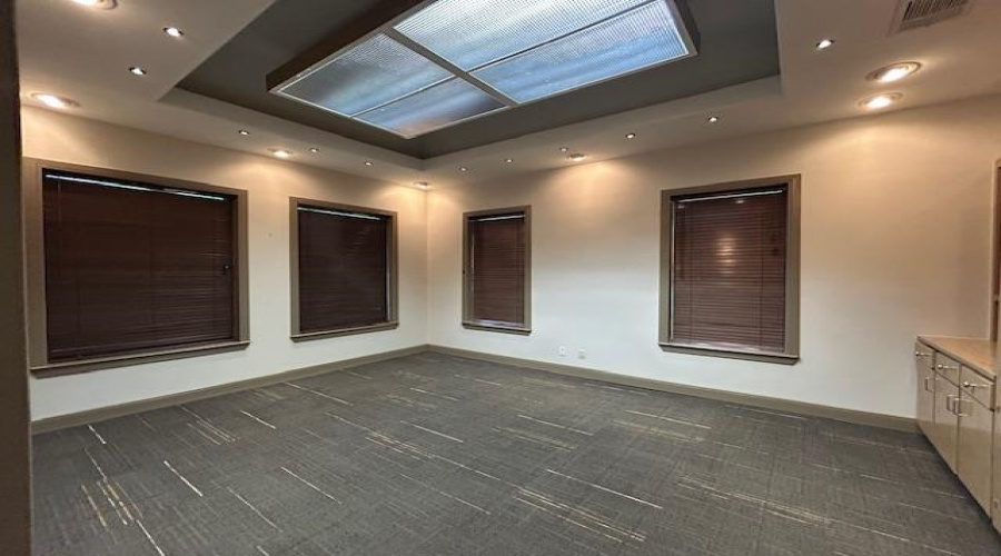 104 Del Ct, Laredo, Texas 78041, 1 Room Rooms,2 BathroomsBathrooms,Commercial retail/office,For Sale,104 Del Ct,20264798