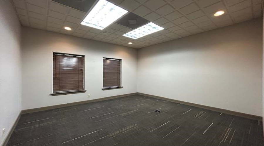 104 Del Ct, Laredo, Texas 78041, 1 Room Rooms,2 BathroomsBathrooms,Commercial retail/office,For Sale,104 Del Ct,20264798