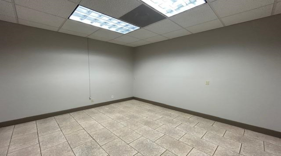 104 Del Ct, Laredo, Texas 78041, 1 Room Rooms,2 BathroomsBathrooms,Commercial retail/office,For Sale,104 Del Ct,20264798
