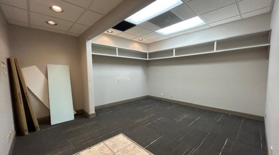 104 Del Ct, Laredo, Texas 78041, 1 Room Rooms,2 BathroomsBathrooms,Commercial retail/office,For Sale,104 Del Ct,20264798