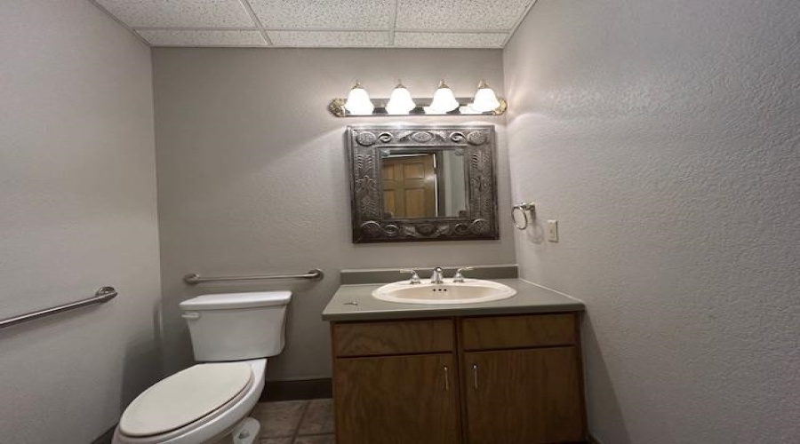 104 Del Ct, Laredo, Texas 78041, 1 Room Rooms,2 BathroomsBathrooms,Commercial retail/office,For Sale,104 Del Ct,20264798
