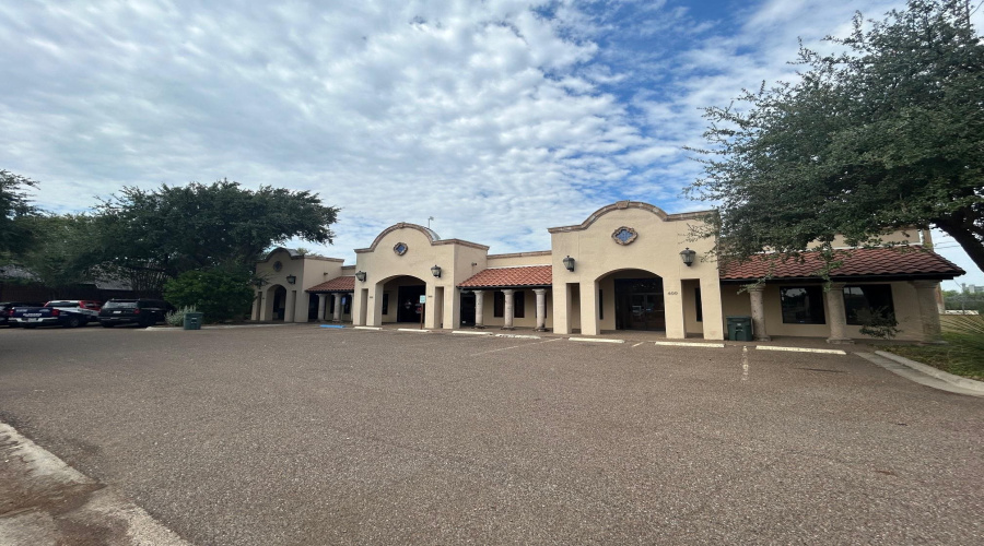 104 Del Ct, Laredo, Texas 78041, 1 Room Rooms,2 BathroomsBathrooms,Commercial retail/office,For Sale,104 Del Ct,20264798