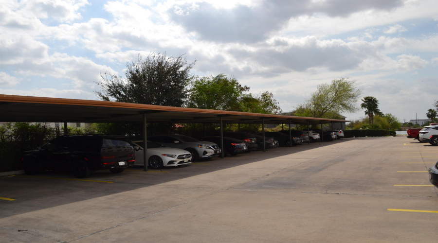 2344 Laguna Del Mar Ct, Laredo, Texas 78041, 6 Rooms Rooms,2 BathroomsBathrooms,Commercial retail/office,For Rent,2344 Laguna Del Mar Ct,20264801