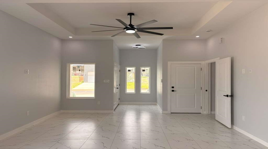 201 Lusitano Dr., Laredo, Texas 78046, 3 Bedrooms Bedrooms, 4 Rooms Rooms,2 BathroomsBathrooms,Residential,For Sale,201 Lusitano Dr.,20262174