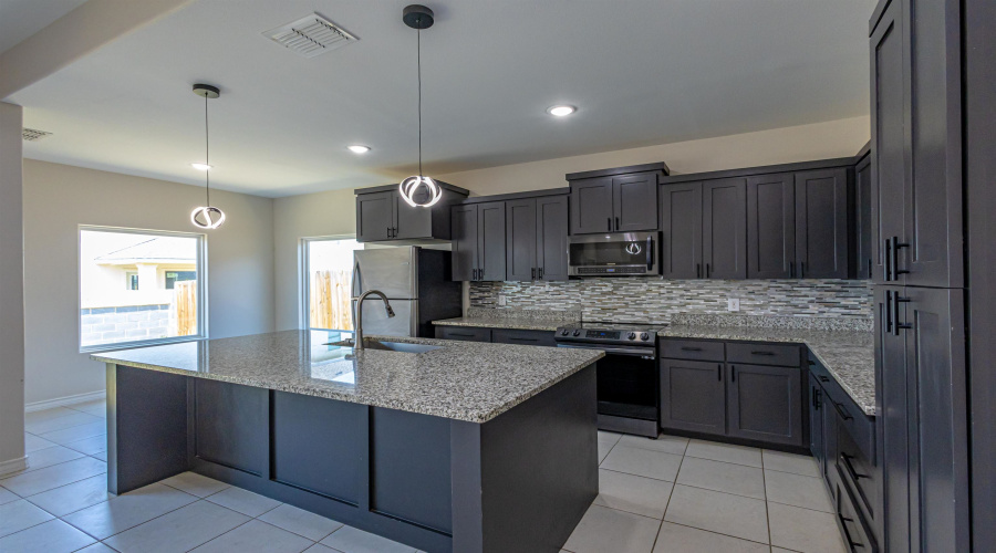 1512 Latigo Loop, LAREDO, Texas 78046, 4 Bedrooms Bedrooms, 6 Rooms Rooms,2 BathroomsBathrooms,Residential,For Rent,1512 Latigo Loop,20264791