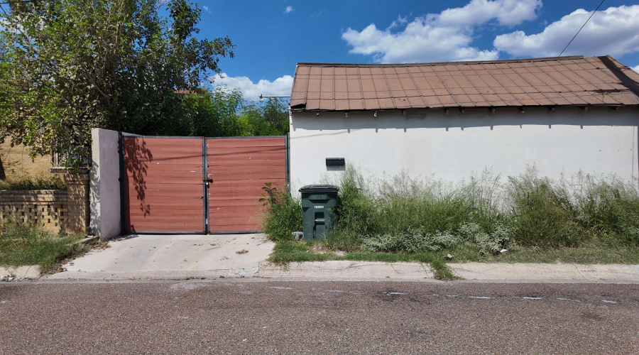 314-316 Victoria St, Laredo, Texas 78040, 1 Bedroom Bedrooms, 2 Rooms Rooms,1 BathroomBathrooms,Residential,For Sale,314-316 Victoria St,20264792