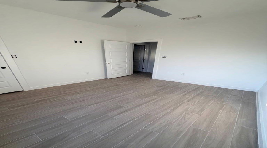 3918 Texas Dr., Laredo, Texas 78046, 3 Bedrooms Bedrooms, 5 Rooms Rooms,2 BathroomsBathrooms,Residential,For Sale,3918 Texas Dr.,20264793