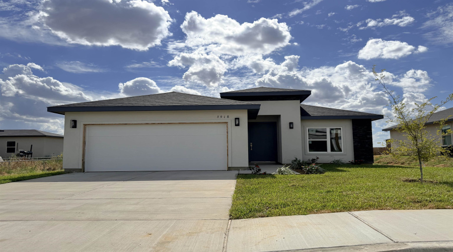 3918 Texas Dr., Laredo, Texas 78046, 3 Bedrooms Bedrooms, 5 Rooms Rooms,2 BathroomsBathrooms,Residential,For Sale,3918 Texas Dr.,20264793