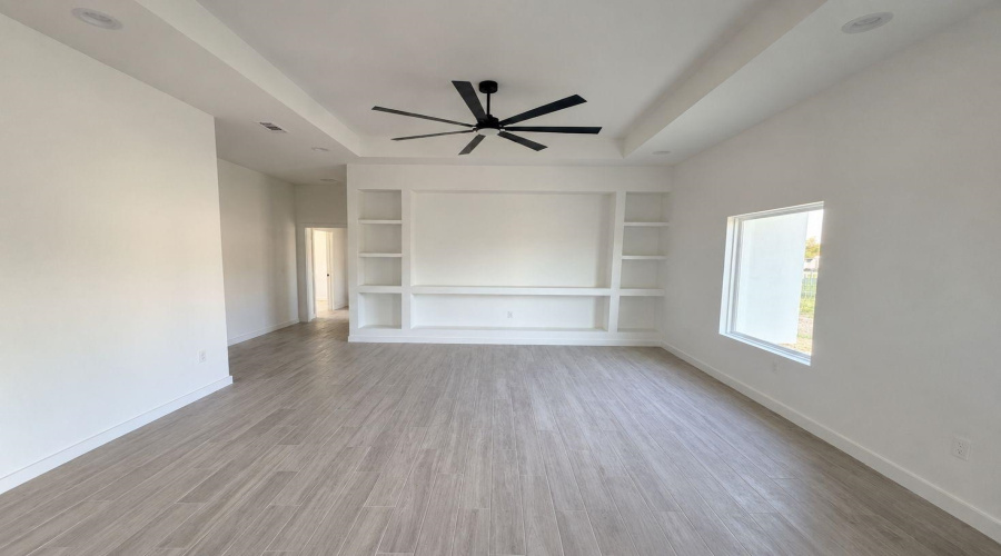 3918 Texas Dr., Laredo, Texas 78046, 3 Bedrooms Bedrooms, 5 Rooms Rooms,2 BathroomsBathrooms,Residential,For Sale,3918 Texas Dr.,20264793