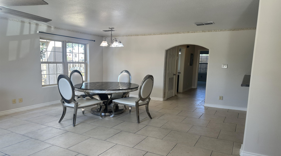 413 Shiloh Dr, Laredo, Texas 78045, 2 Bedrooms Bedrooms, 4 Rooms Rooms,2 BathroomsBathrooms,Residential,For Sale,413 Shiloh Dr,20264794