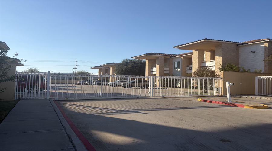 7220 Rocio Dr, Laredo, Texas 78041, 2 Bedrooms Bedrooms, 5 Rooms Rooms,2 BathroomsBathrooms,Residential,For Rent,7220 Rocio Dr,20264800