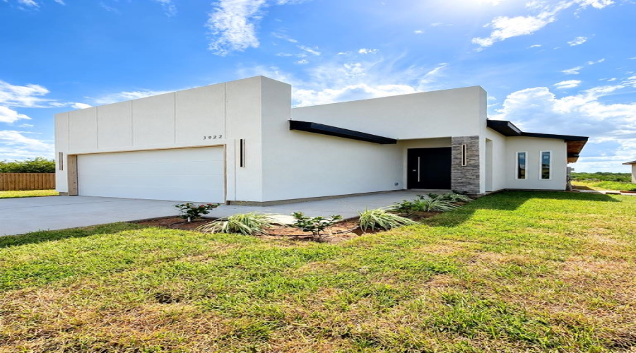 3922 Texas Dr., Laredo, Texas 78046, 3 Bedrooms Bedrooms, 5 Rooms Rooms,2 BathroomsBathrooms,Residential,For Sale,3922 Texas Dr.,20264802