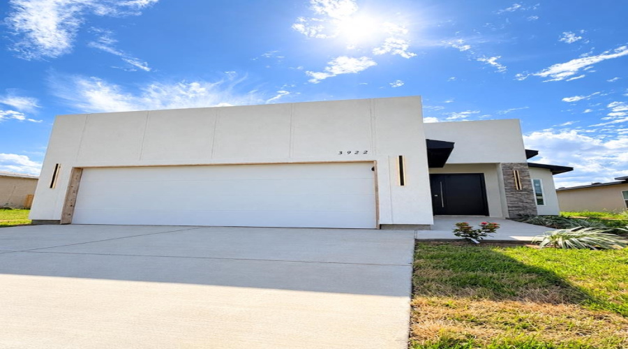 3922 Texas Dr., Laredo, Texas 78046, 3 Bedrooms Bedrooms, 5 Rooms Rooms,2 BathroomsBathrooms,Residential,For Sale,3922 Texas Dr.,20264802