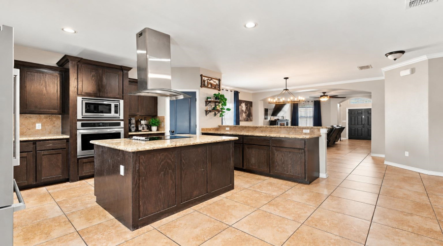 301 Ladera Dr, Laredo, Texas 78045, 5 Bedrooms Bedrooms, 9 Rooms Rooms,2 BathroomsBathrooms,Residential,For Sale,301 Ladera Dr,20264803