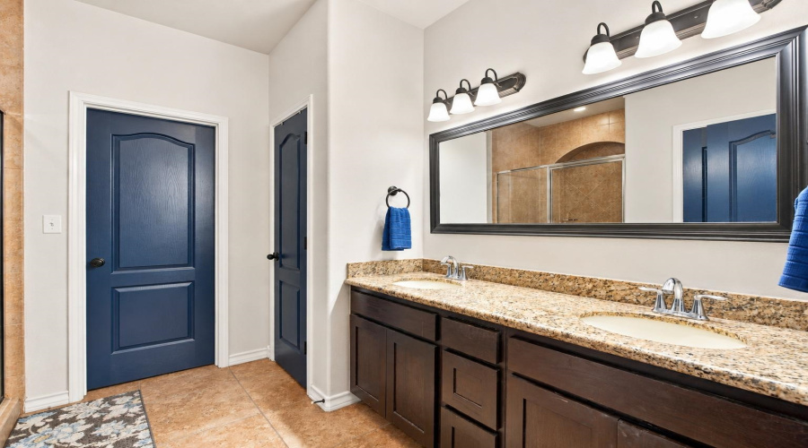 301 Ladera Dr, Laredo, Texas 78045, 5 Bedrooms Bedrooms, 9 Rooms Rooms,2 BathroomsBathrooms,Residential,For Sale,301 Ladera Dr,20264803