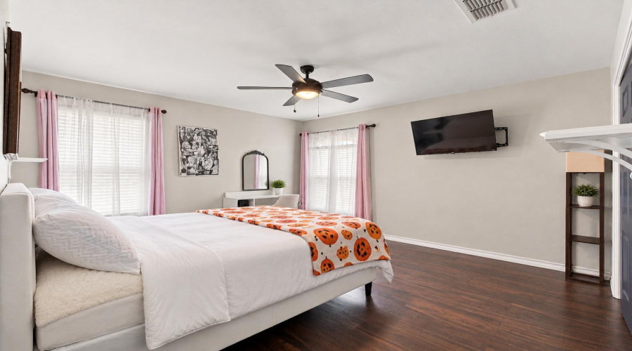 301 Ladera Dr, Laredo, Texas 78045, 5 Bedrooms Bedrooms, 9 Rooms Rooms,2 BathroomsBathrooms,Residential,For Sale,301 Ladera Dr,20264803