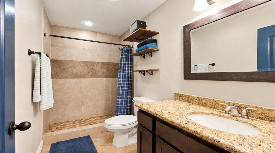 301 Ladera Dr, Laredo, Texas 78045, 5 Bedrooms Bedrooms, 9 Rooms Rooms,2 BathroomsBathrooms,Residential,For Sale,301 Ladera Dr,20264803