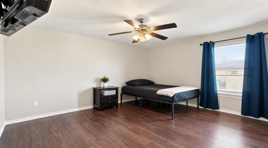 301 Ladera Dr, Laredo, Texas 78045, 5 Bedrooms Bedrooms, 9 Rooms Rooms,2 BathroomsBathrooms,Residential,For Sale,301 Ladera Dr,20264803