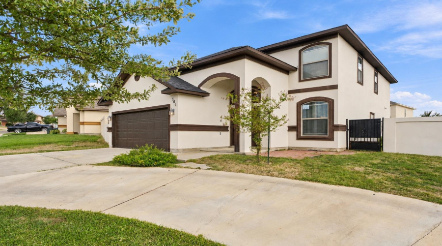 301 Ladera Dr, Laredo, Texas 78045, 5 Bedrooms Bedrooms, 9 Rooms Rooms,2 BathroomsBathrooms,Residential,For Sale,301 Ladera Dr,20264803