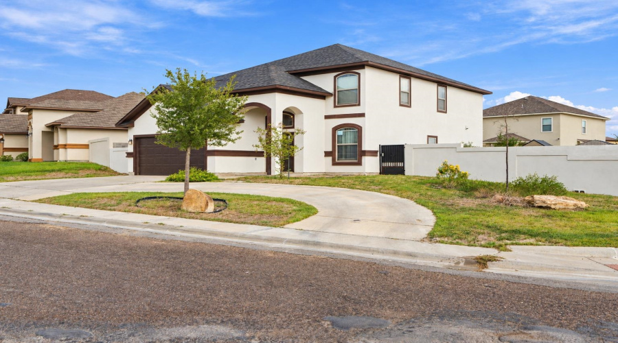 301 Ladera Dr, Laredo, Texas 78045, 5 Bedrooms Bedrooms, 9 Rooms Rooms,2 BathroomsBathrooms,Residential,For Sale,301 Ladera Dr,20264803