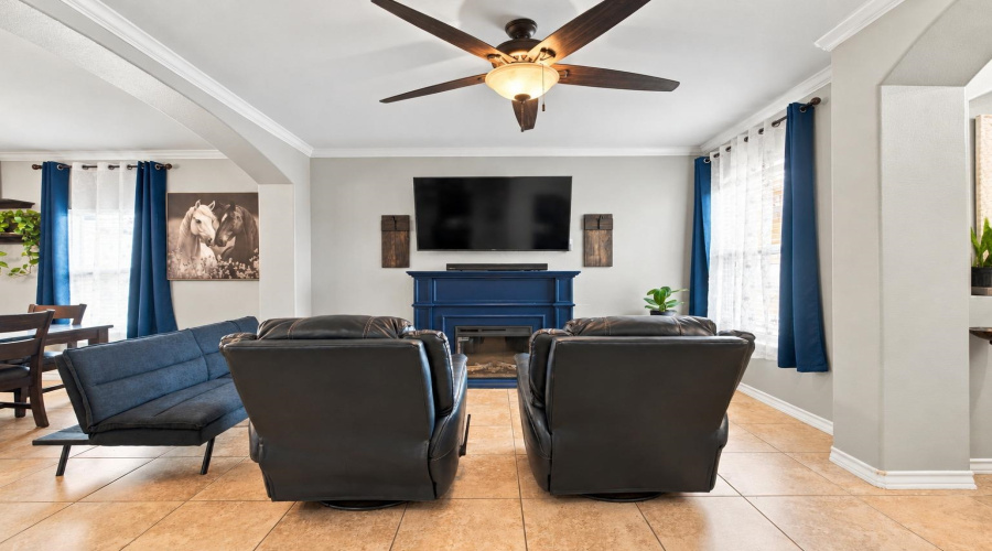 301 Ladera Dr, Laredo, Texas 78045, 5 Bedrooms Bedrooms, 9 Rooms Rooms,2 BathroomsBathrooms,Residential,For Sale,301 Ladera Dr,20264803