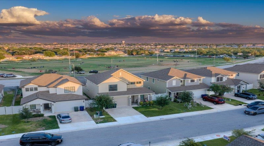 1227 Sambar Lp, Laredo, Texas 78045, 4 Bedrooms Bedrooms, 6 Rooms Rooms,3 BathroomsBathrooms,Residential,For Sale,1227 Sambar Lp,20264805